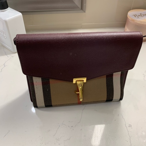 Burberry bag - Picture 1 of 2
